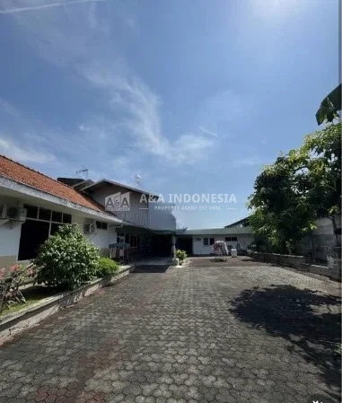 Dijual rumah premium di kawasan Petemon Barat Surabaya - Thumbnail 2