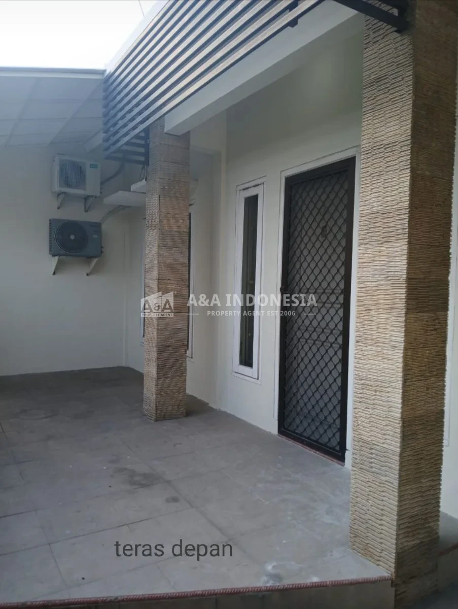 Disewakan rumah terawat dan siap huni di Griya Kebraon Barat Surabaya Barat - Image 1