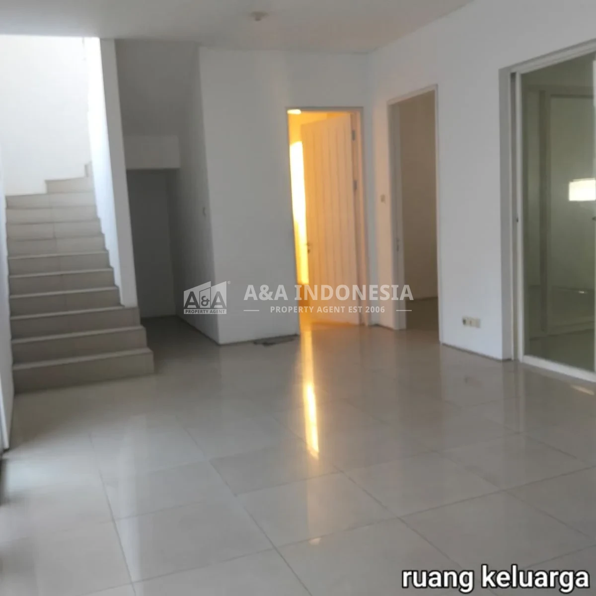 Disewakan rumah di kawasan premium Royal Residence Wiyung Surabaya Barat - Thumbnail 2