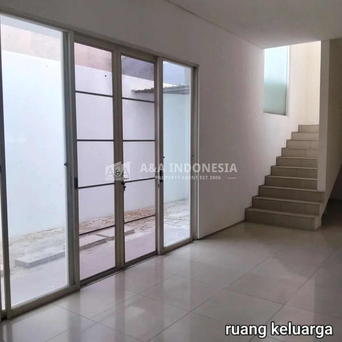 Disewakan rumah di kawasan premium Royal Residence Wiyung Surabaya Barat - Thumbnail 3