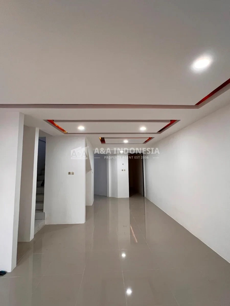 Dijual Rumah di Nginden Intan Surabaya Timur, Lokasi Strategis Dekat UNTAG & UNITOMO - Thumbnail 4