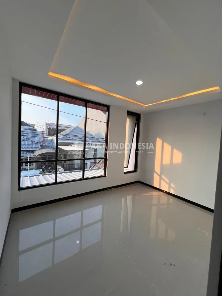 Dijual Rumah di Nginden Intan Surabaya Timur, Lokasi Strategis Dekat UNTAG & UNITOMO - Thumbnail 8