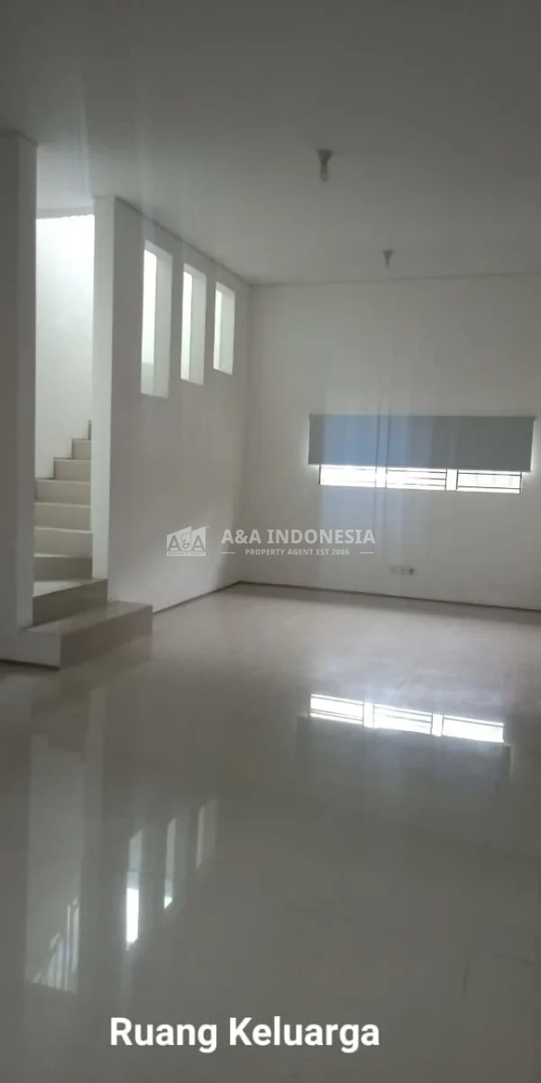 Dijual Rumah 2 Lantai di Royal Residence Cluster Greenwich Surabaya Barat - Image 1