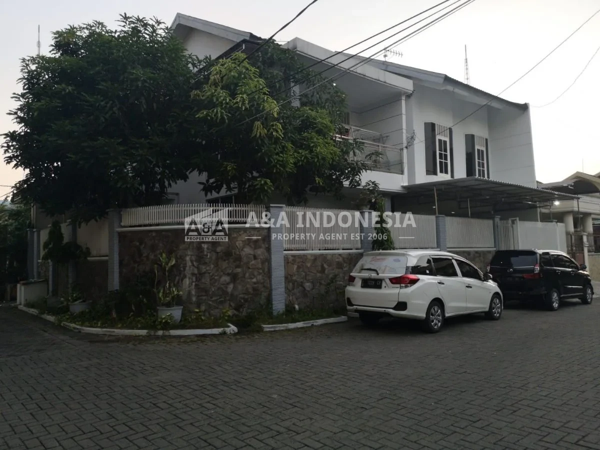 Dijual Murah Rumah Dengan Lokasi Strategis Di Simpang Darmo Permai Selatan, Surabaya Barat - Image 1