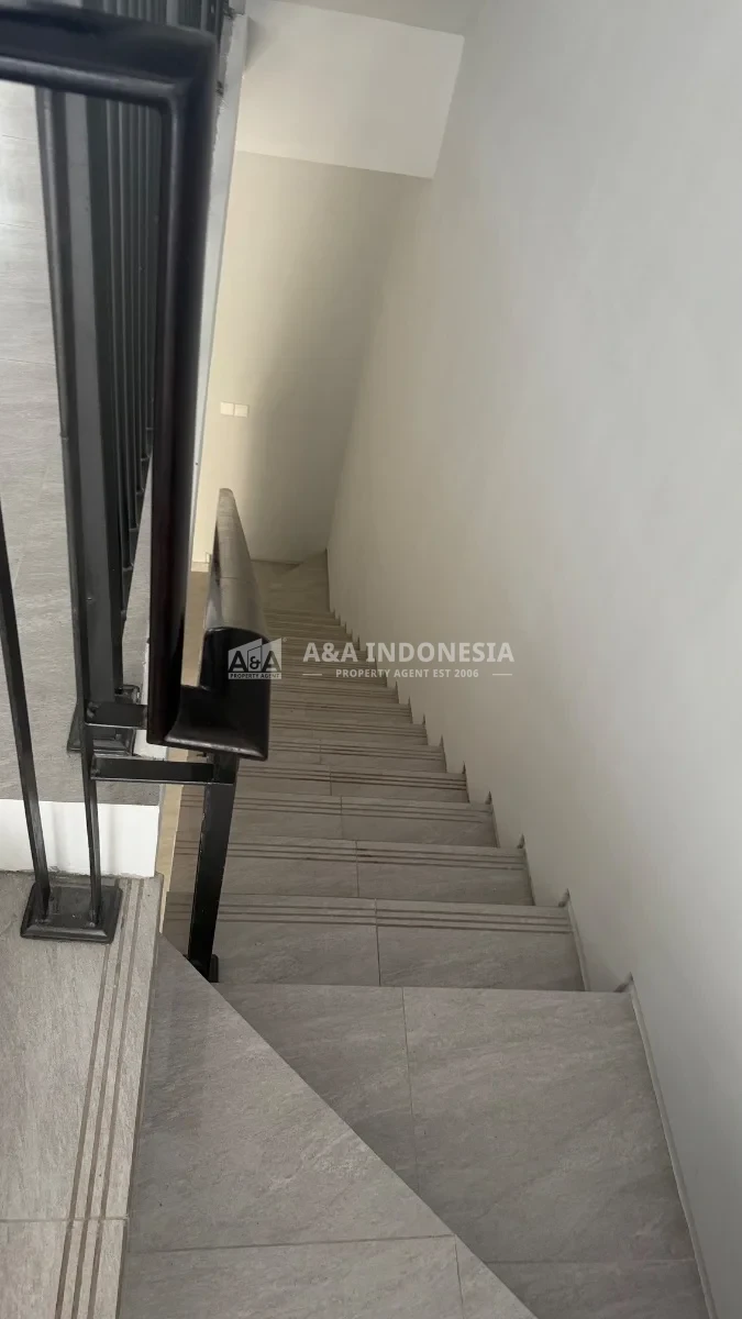 Disewakan Ruko Beverly Pakuwon City Surabaya Timur - Thumbnail 3