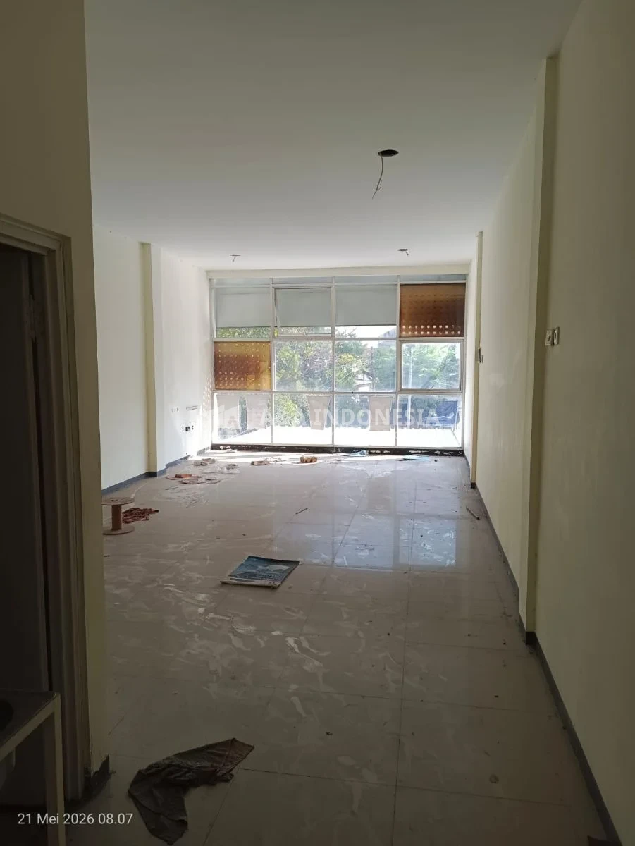 Disewakan Ruko 3 Lantai Strategis Jl. Ngaglik Surabaya - Image 1