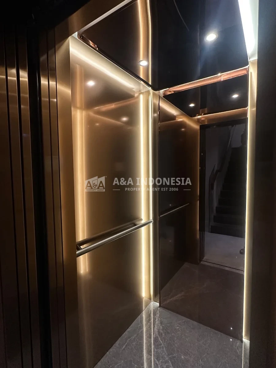 Dijual Rumah 3 Lantai Royal Residence Surabaya Barat - Thumbnail 7
