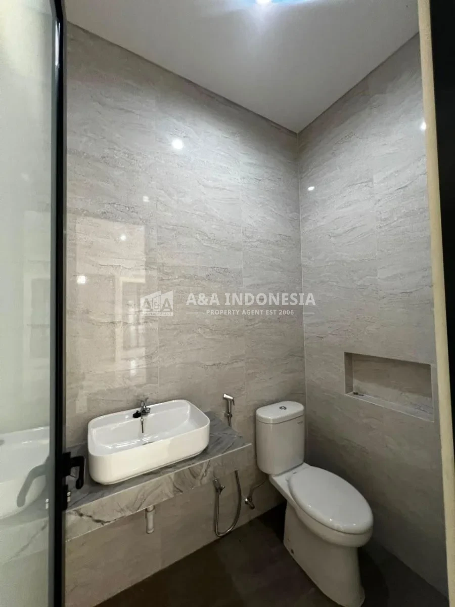 Dijual rumah baru Lokasi Strategis 2 lantai minimalis Sorento Pakuwon City - Thumbnail 6