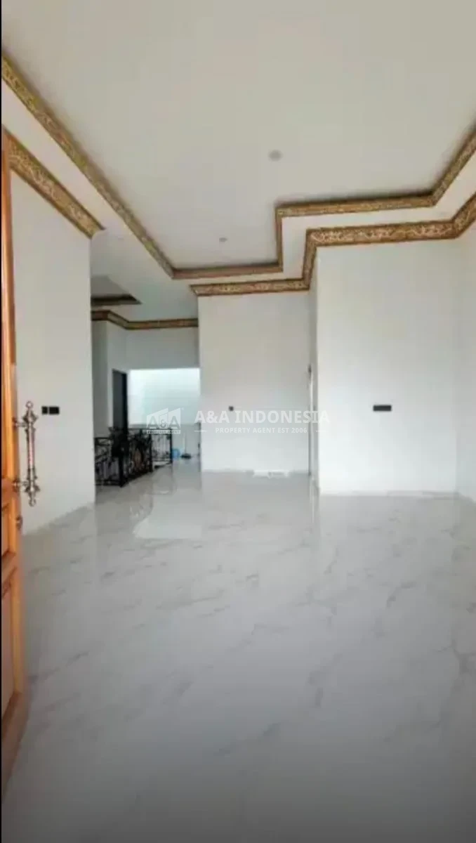 Rumah 2 Lantai Siap Huni Terawat Murah Strategis Manyar Rejo Surabaya - Thumbnail 5