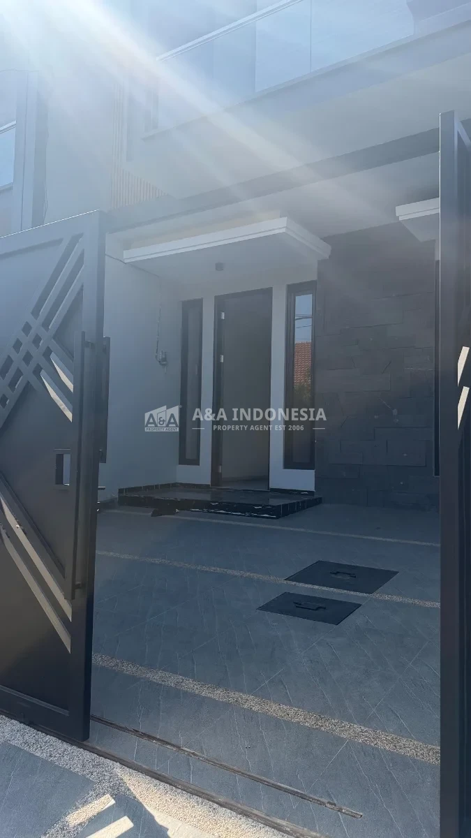 Dijual Rumah 2Lantai di Manyar Tirtoyoso Selatan Surabaya Timur - Thumbnail 2