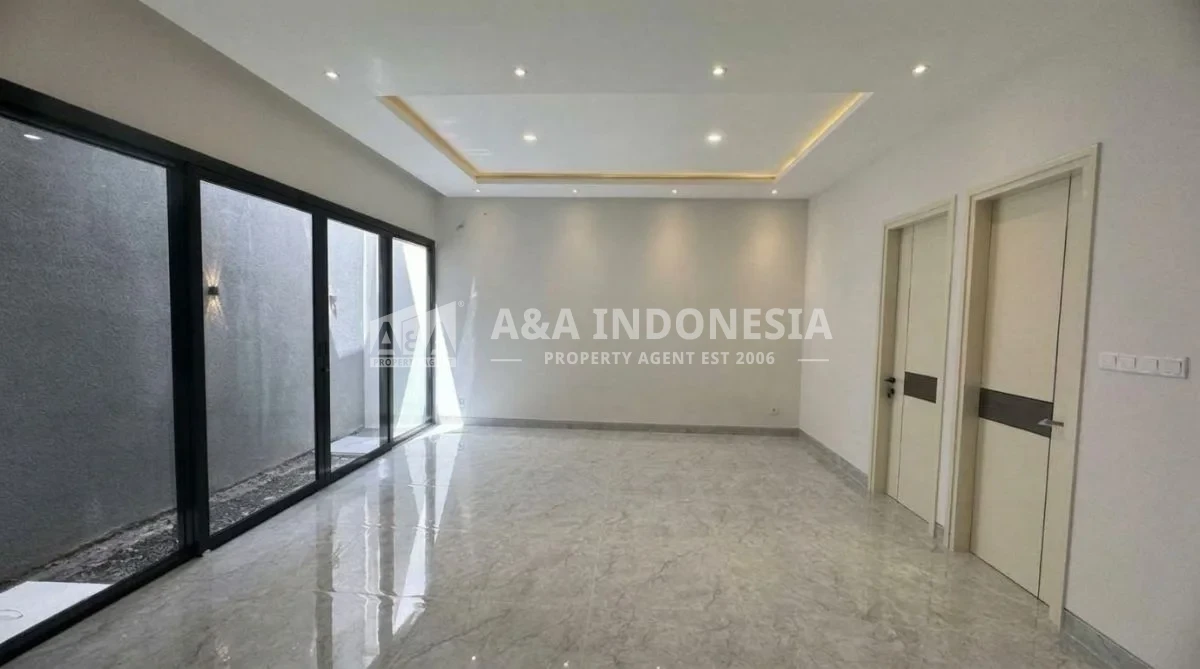 Jual Rumah Mewah Baru Woodland Lokasi Premium Citraland Surabaya - Image 1