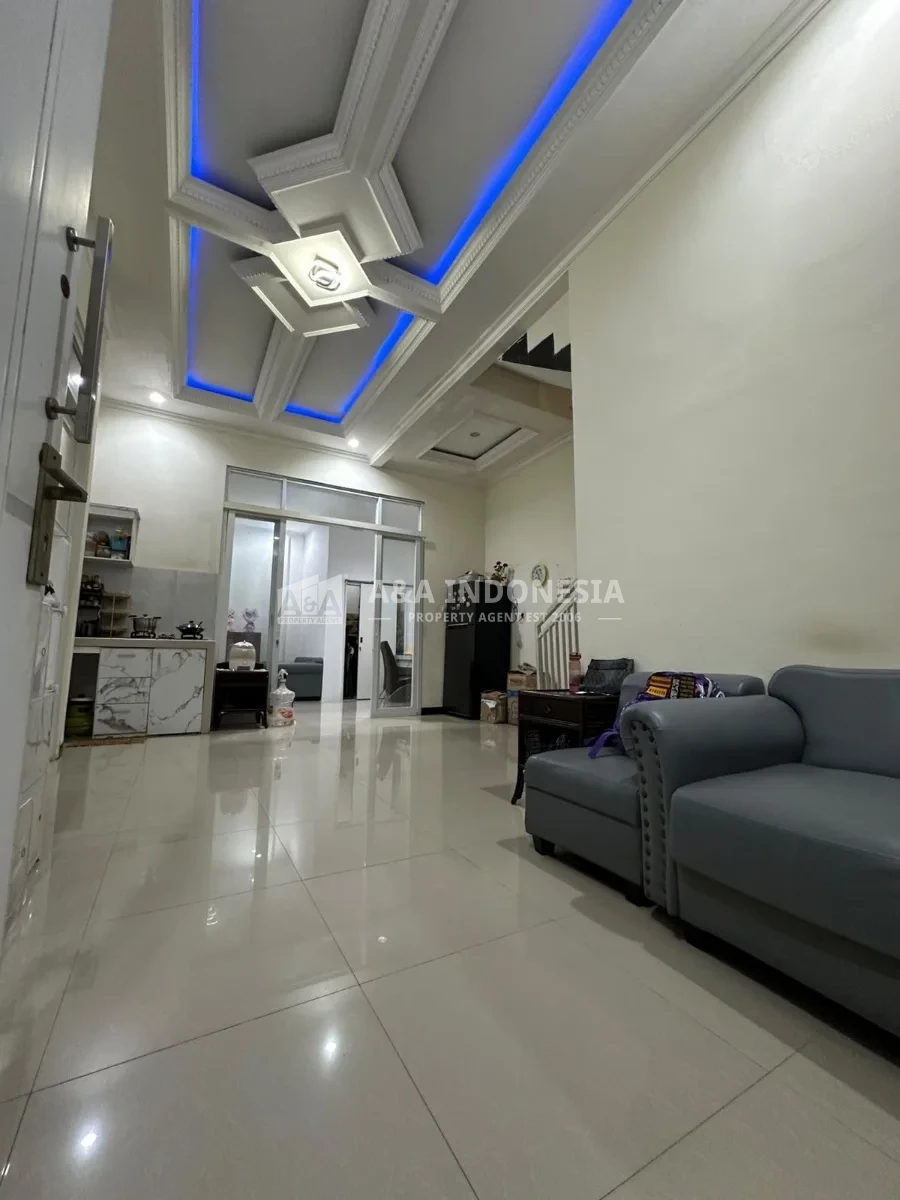 Dijual Rumah Minimalis Modern 2 Lantai SHM di Wisma Lidah Kulon Surabaya Barat - Thumbnail 2