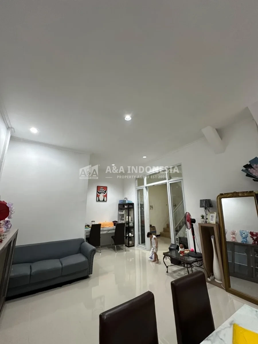 Dijual Rumah Minimalis Modern 2 Lantai SHM di Wisma Lidah Kulon Surabaya Barat - Thumbnail 3