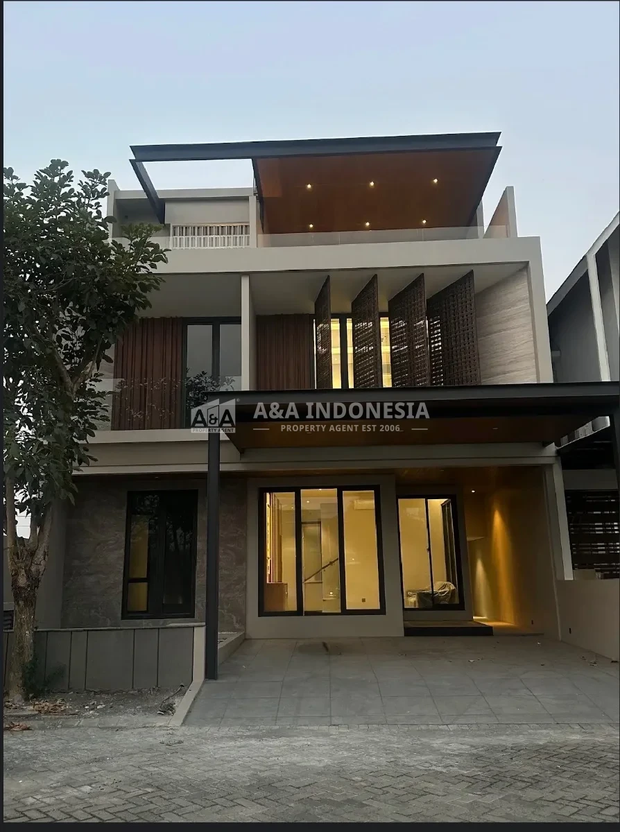 Dijual Rumah Baru Mewah 3 Lantai dengan Private Lift di Royal Residence Surabaya Barat