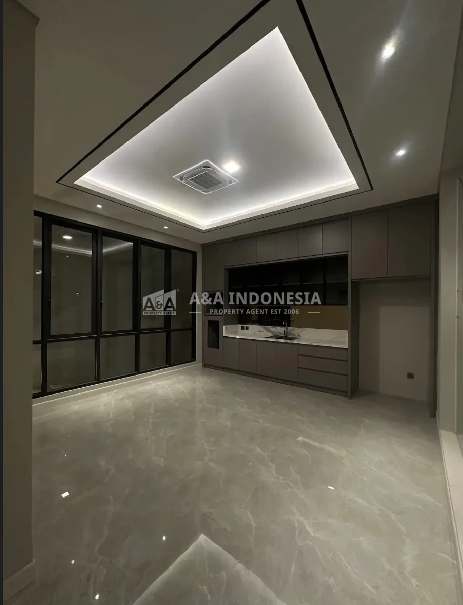 Dijual Rumah Baru Mewah 3 Lantai dengan Private Lift di Royal Residence Surabaya Barat - Thumbnail 5
