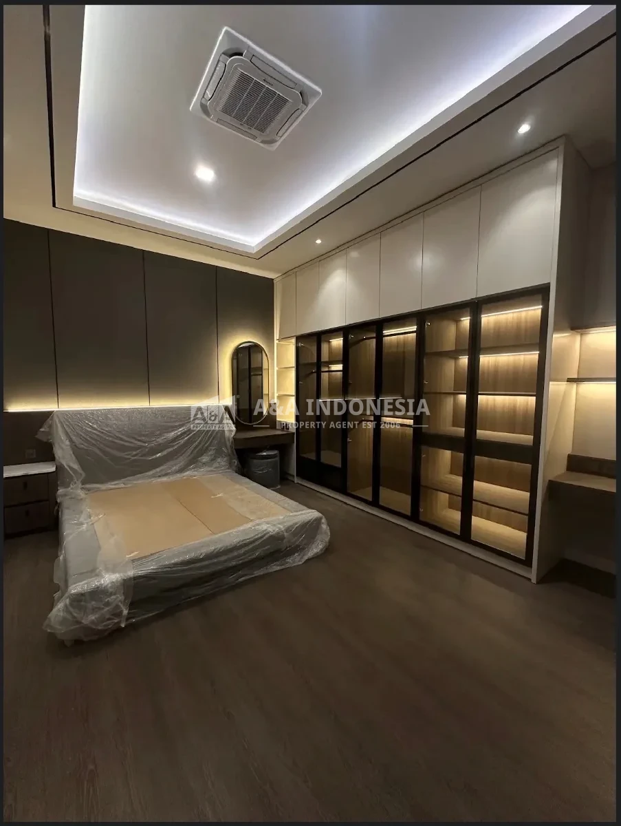 Dijual Rumah Baru Mewah 3 Lantai dengan Private Lift di Royal Residence Surabaya Barat - Thumbnail 6