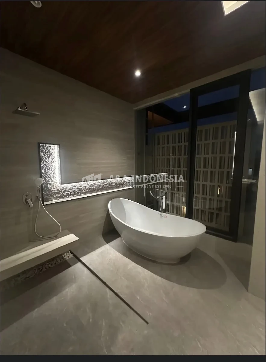 Dijual Rumah Baru Mewah 3 Lantai dengan Private Lift di Royal Residence Surabaya Barat - Thumbnail 7