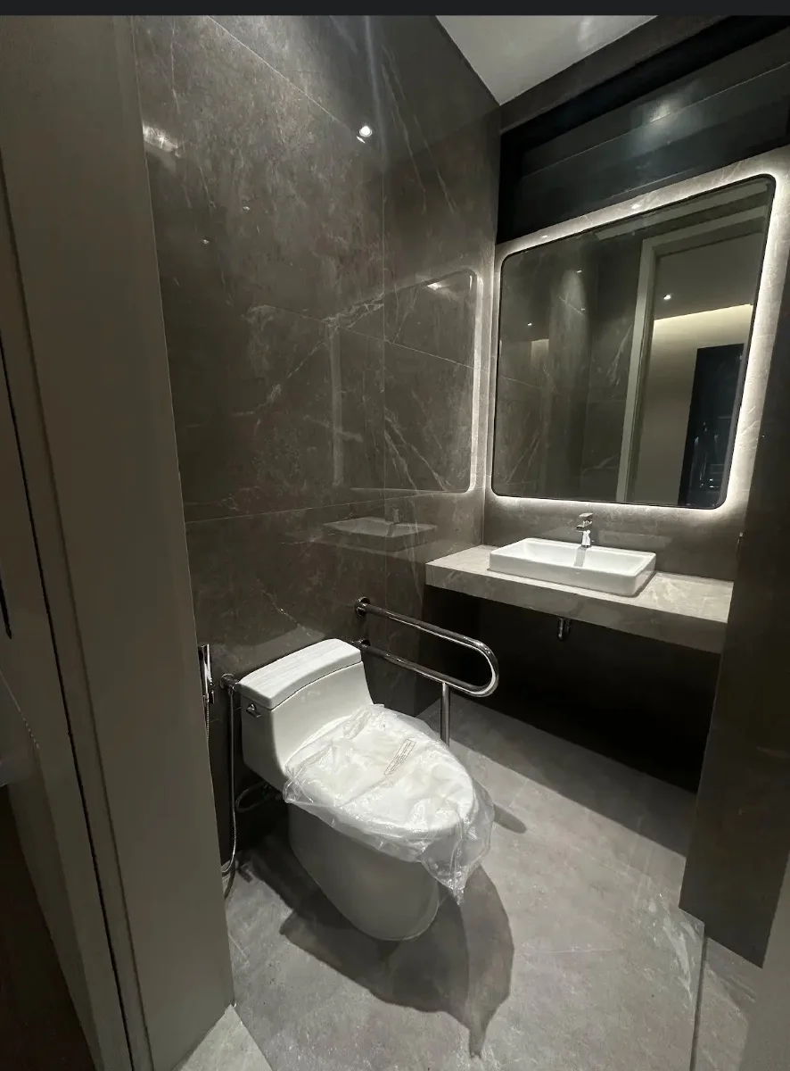 Dijual Rumah Baru Mewah 3 Lantai dengan Private Lift di Royal Residence Surabaya Barat - Thumbnail 8