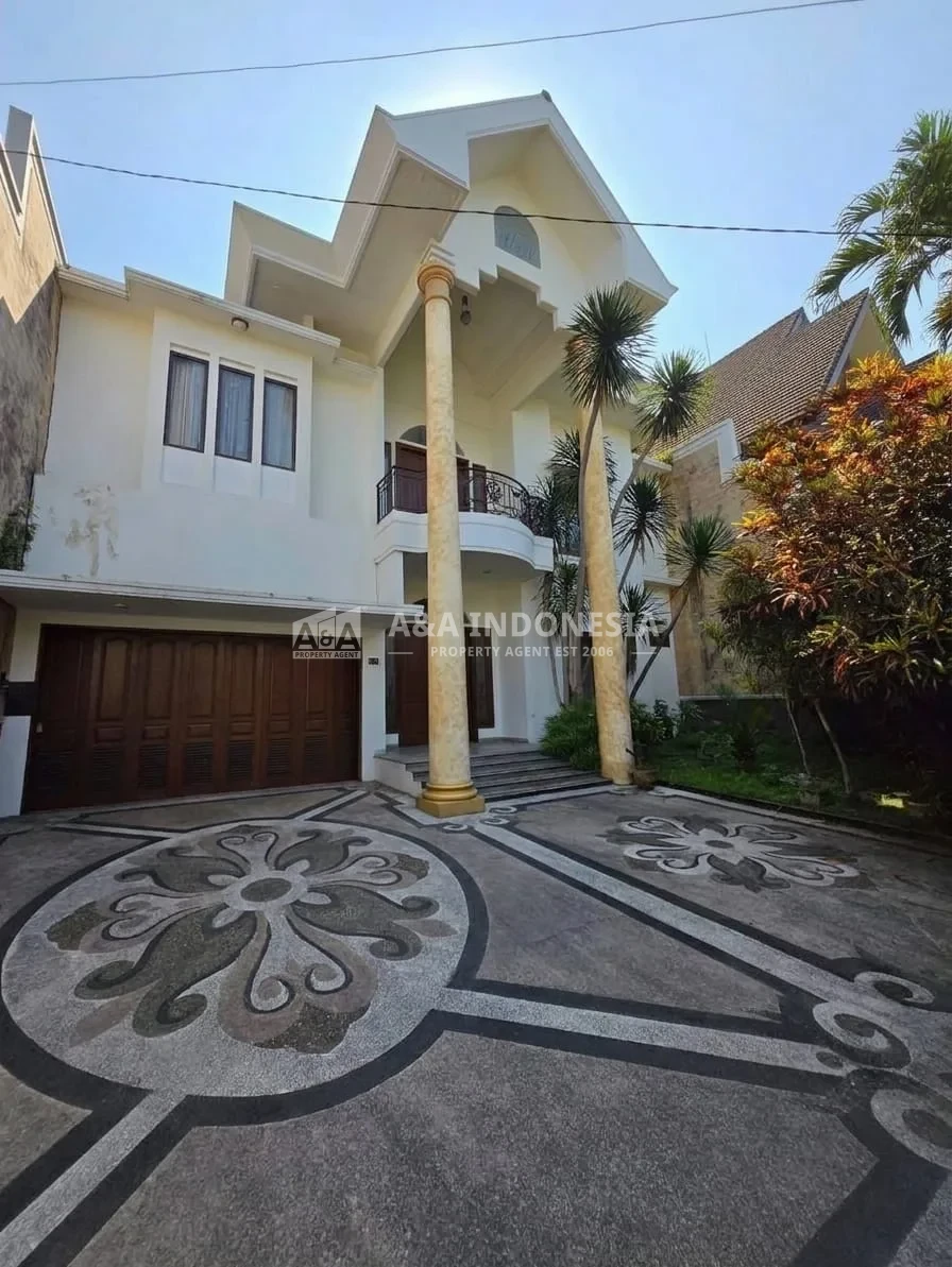 Jual Rumah Mewah Classic 2 Lantai Pahlawan Trip Lokasi Strategis Malang Jatim