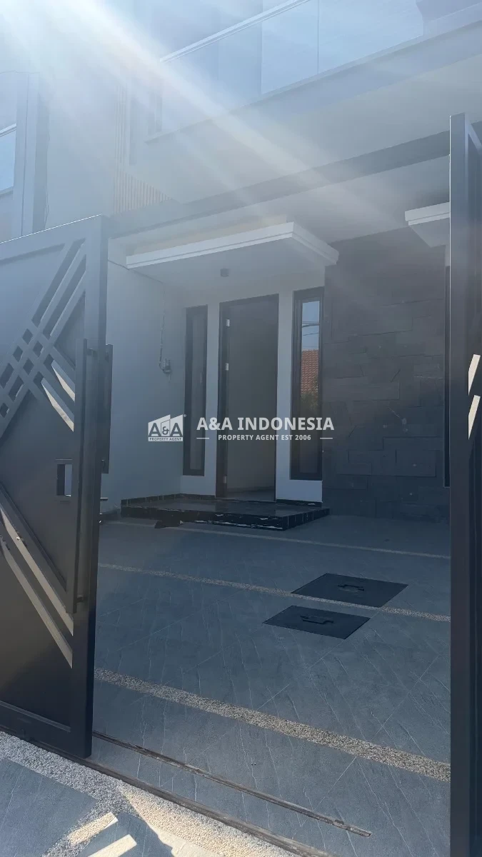 Dijual Rumah Lokasi Strategis di Manyar Tirtoyoso Selatan Surabaya Timur - Thumbnail 2
