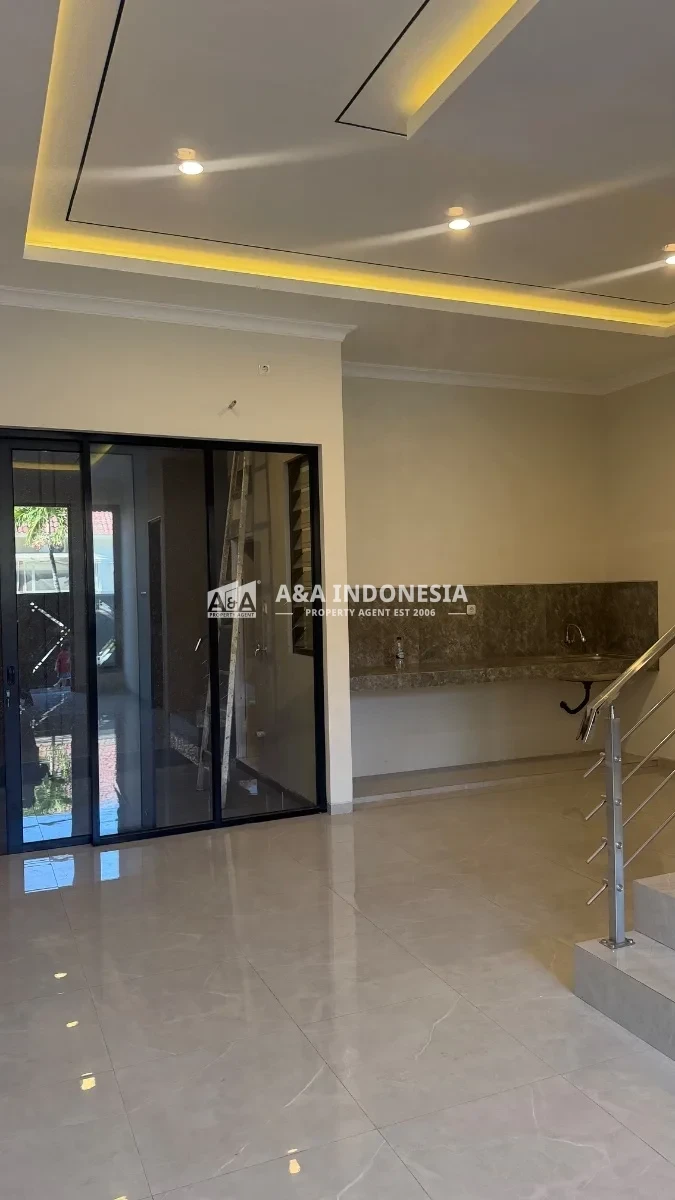 Dijual Rumah Lokasi Strategis di Manyar Tirtoyoso Selatan Surabaya Timur - Thumbnail 3