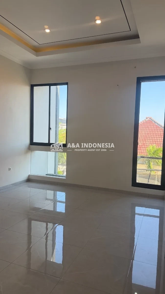 Dijual Rumah Lokasi Strategis di Manyar Tirtoyoso Selatan Surabaya Timur - Thumbnail 5