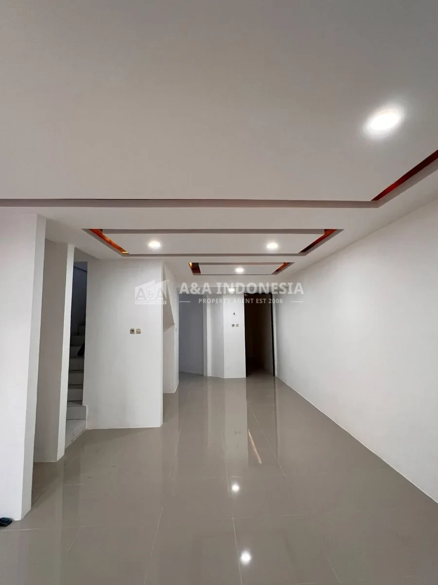 *Dijual Rumah di Perumahan Nginden Intan Timur baru Renovasi, Surabaya Timur* - Thumbnail 2