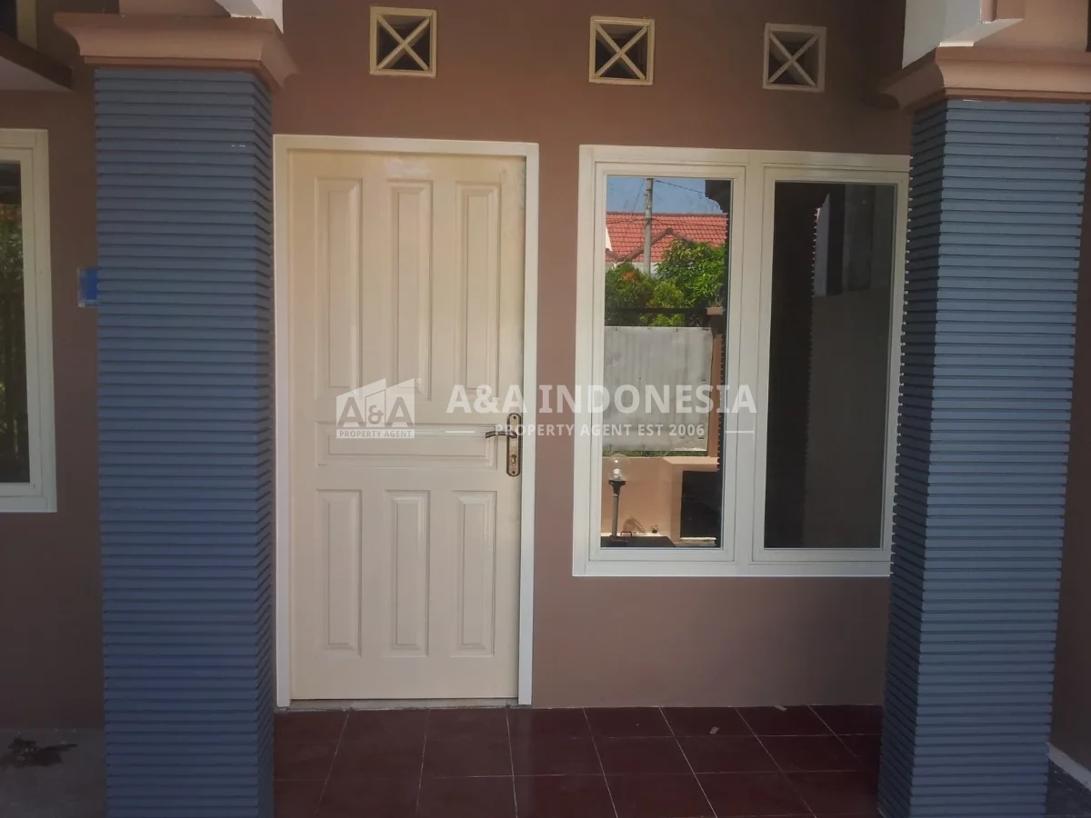 Disewakan Rumah di Taman Wiguna Surabaya Timur —Full Bangunan, Hadap Selatan, Dekat Tol Juanda & MERR - Image 1