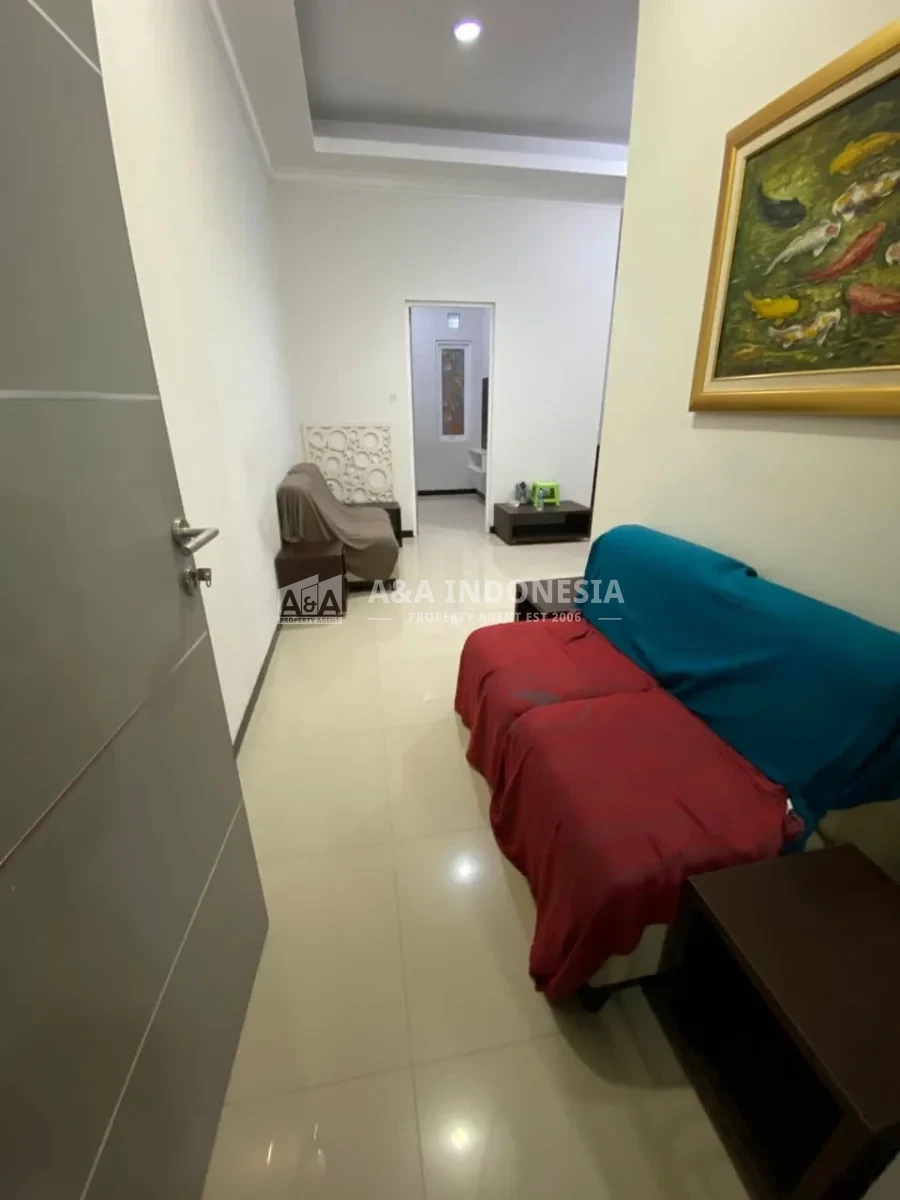 Disewakan Rumah Furnished Sukolilo Dian Regency Surabaya Timur — Hadap Utara, Dekat ITS & MERR, Siap Huni - Image 1