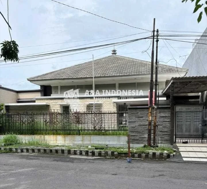 Disewakan Rumah Luas dan Nyaman di Kawasan Eksklusif Cocok Untuk Usaha Kris Kencana Sari Surabaya Barat - Thumbnail 3