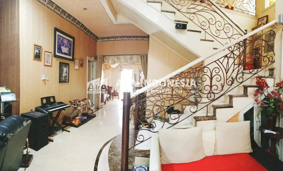 Dijual Rumah Lokasi Strategis Mewah Nyaman Gayungsari Surabaya Selatan - Thumbnail 4
