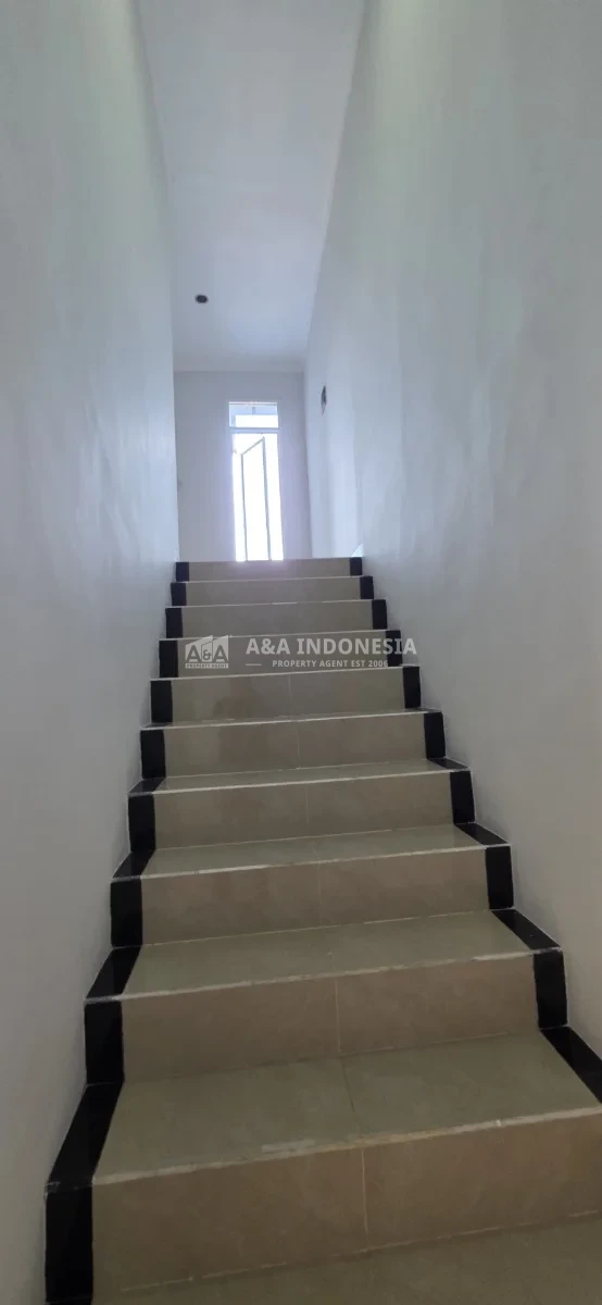 Disewakan Rumah 2 Lantai Bumi Marina Emas Keputih — Cocok Hunian / Kantor, Jalan Lebar, Parkir Luas - Thumbnail 3
