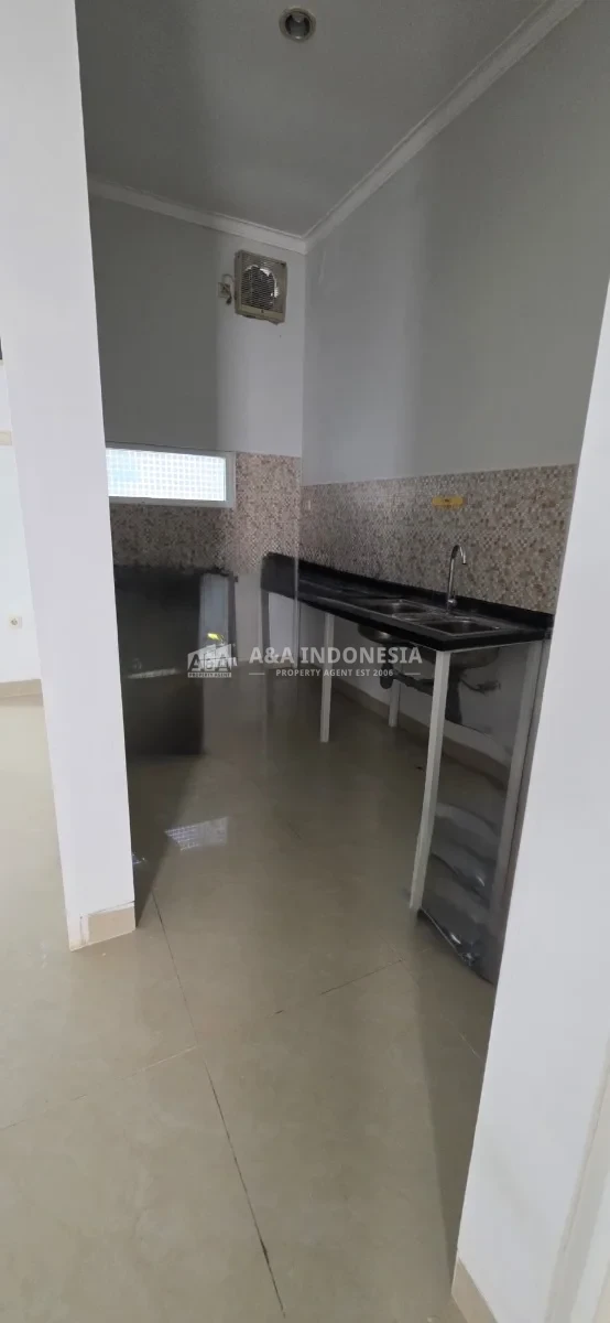 Disewakan Rumah 2 Lantai Bumi Marina Emas Keputih — Cocok Hunian / Kantor, Jalan Lebar, Parkir Luas - Thumbnail 5