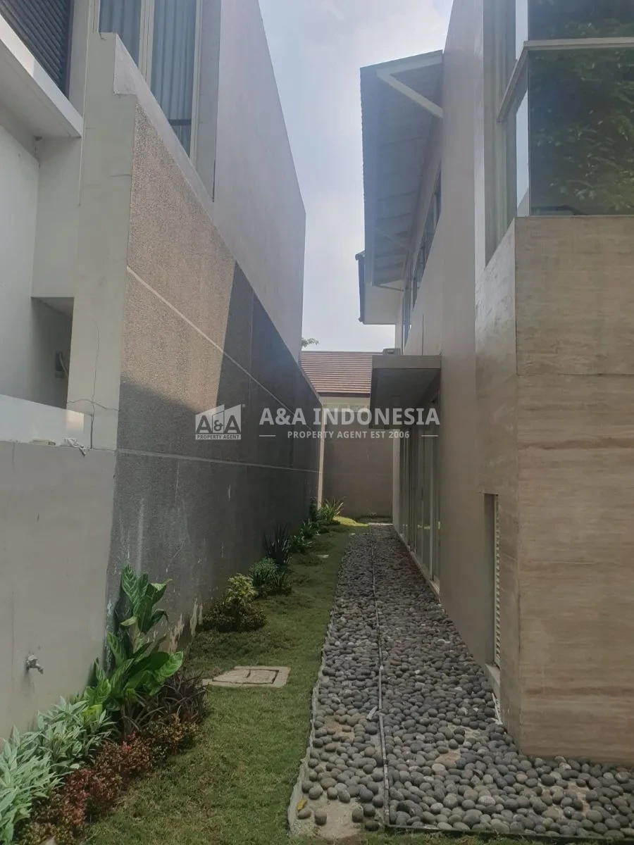 *Disewakan Rumah Bagus dan Murah di Graha Natura Surabaya Barat* - Thumbnail 4