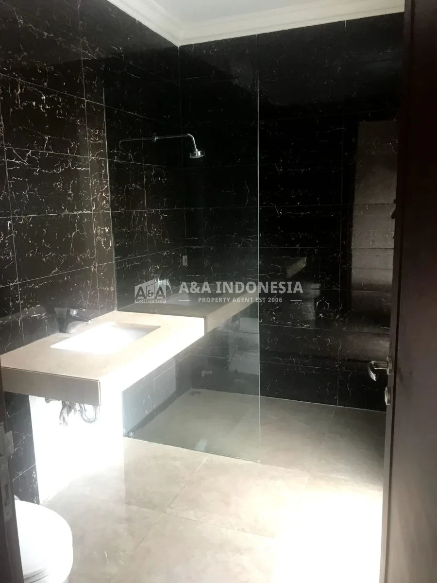 *Disewakan Rumah Bagus dan Murah di Graha Natura Surabaya Barat* - Thumbnail 5