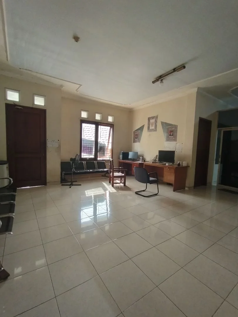 DIJUAL BANGUNAN 3 LANTAI DI PERAK TIMUR SURABAYA - Thumbnail 3