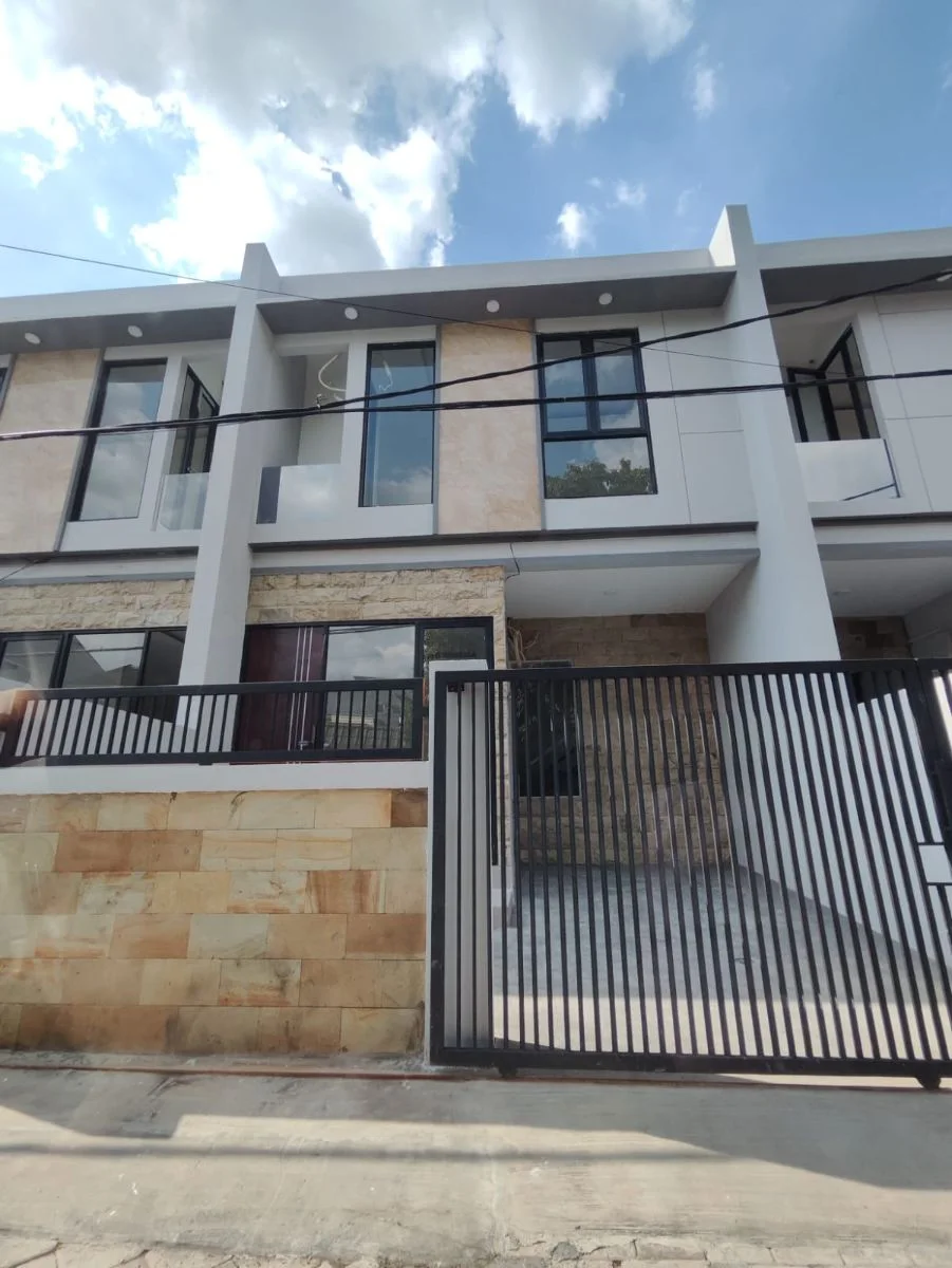 Dijual Rumah Mewah Simpang Darmo Permai Selatan Type Frenhill Surabaya Pusat