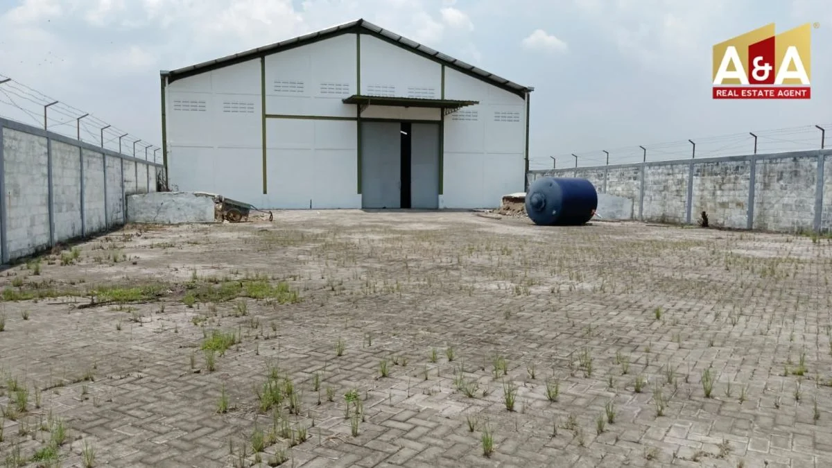 Dijual Gudang Serba Guna dan Strategis di Bangsal Mojokerto