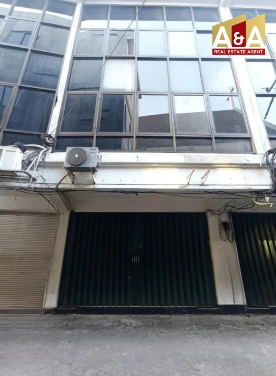 Dijual Ruko Strategis Tengah Kota di Jalan Kayoon Surabaya Pusat