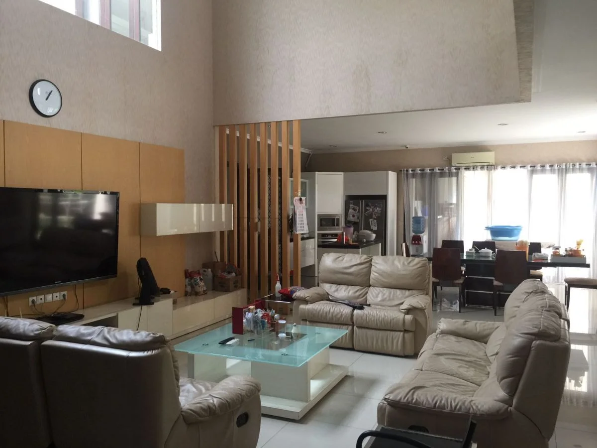 Dijual Rumah Mewah Graha Family Menghadap Jalan Raya Blok Favorit Surabaya Barat