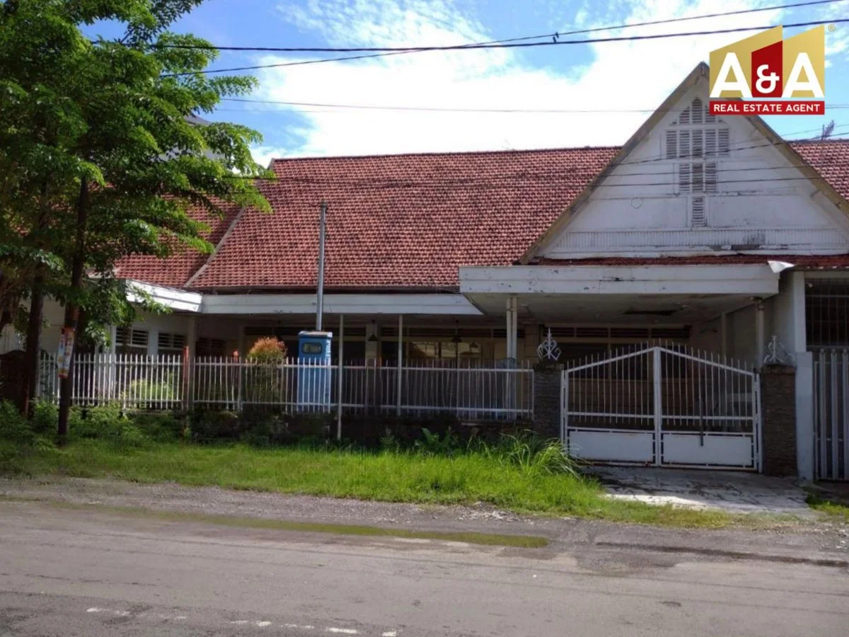 Disewakan Rumah Usaha Lokasi Strategis Jalan Wahidin Surabaya Pusat
