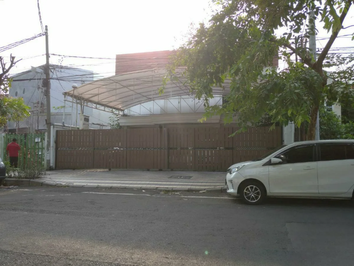 Disewakan Rumah Strategis Cocok Untuk Resto Juga Usaha di Sriwijaya Surabaya Pusat