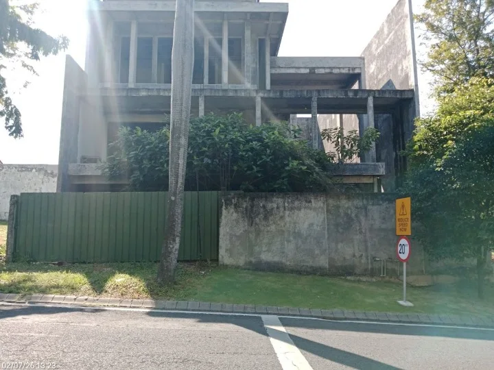 Dijual Rumah Strategis Citraland Luar Cluster Surabaya Barat