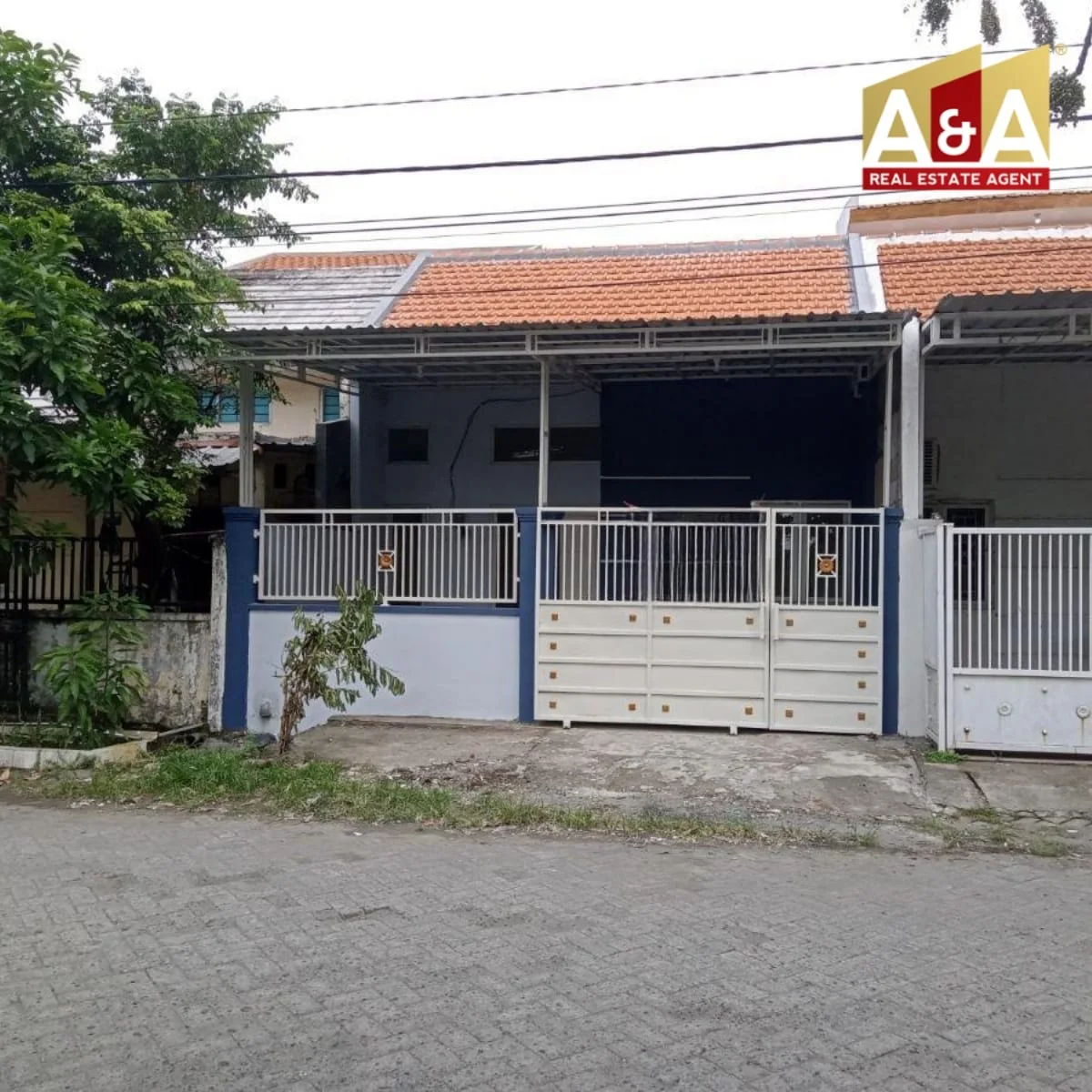 Dijual Rumah Strategis di Perum Graha Suryanata Pakal Surabaya Barat
