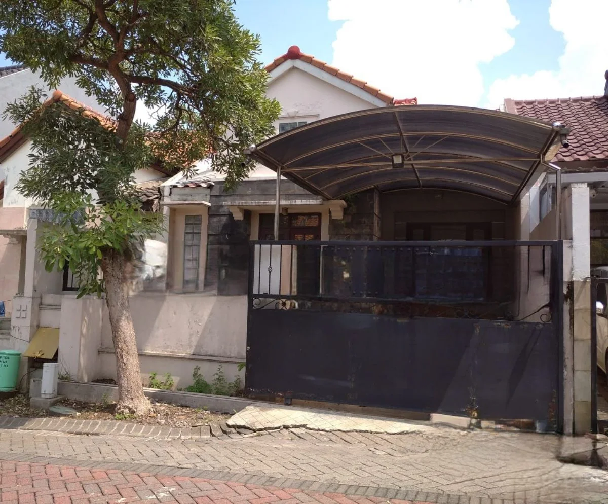 Dijual Rumah Lokasi Strategis Taman Puspa Raya Citraland Surabaya Barat
