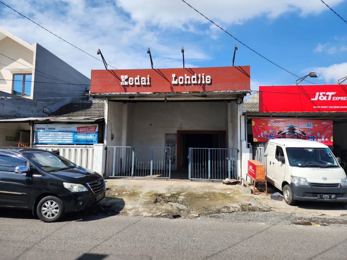 Disewakan Ruko Lokasi Ramai dan Strategis di Raya Darmo Permai Selatan Surabaya Barat