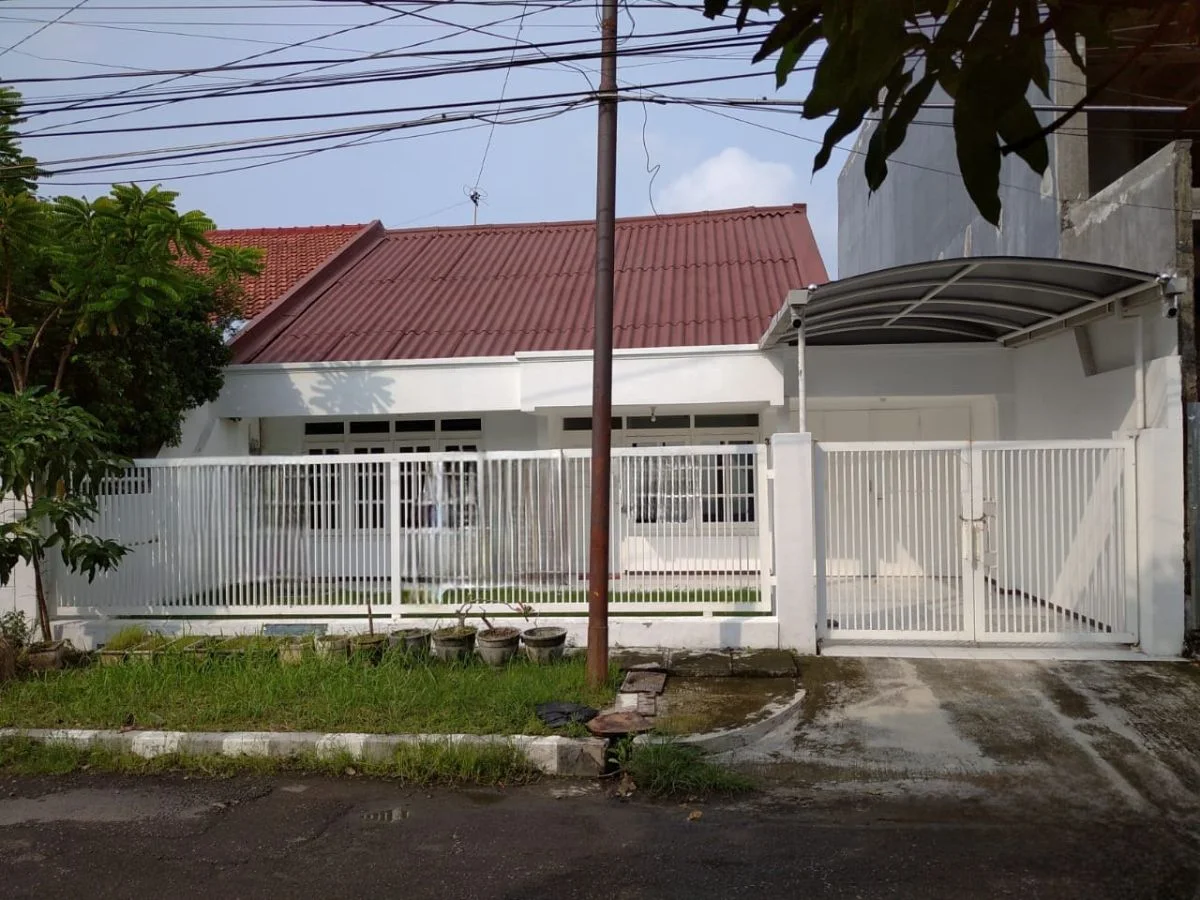 Dijual Rumah Siap Huni dan Strategis di Darmo Permai Selatan Surabaya Barat