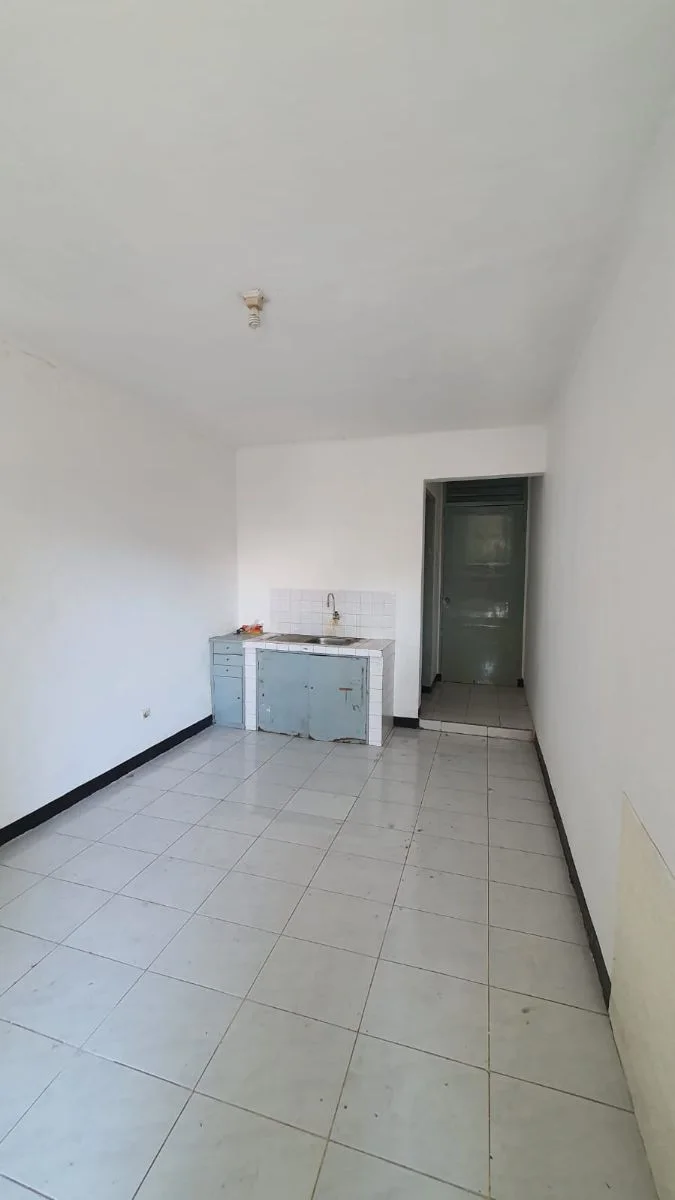 Dijual/Disewakan Rumah Lokasi Strategis di Raya Darmo Harapan Indah Surabaya Barat - Thumbnail 4