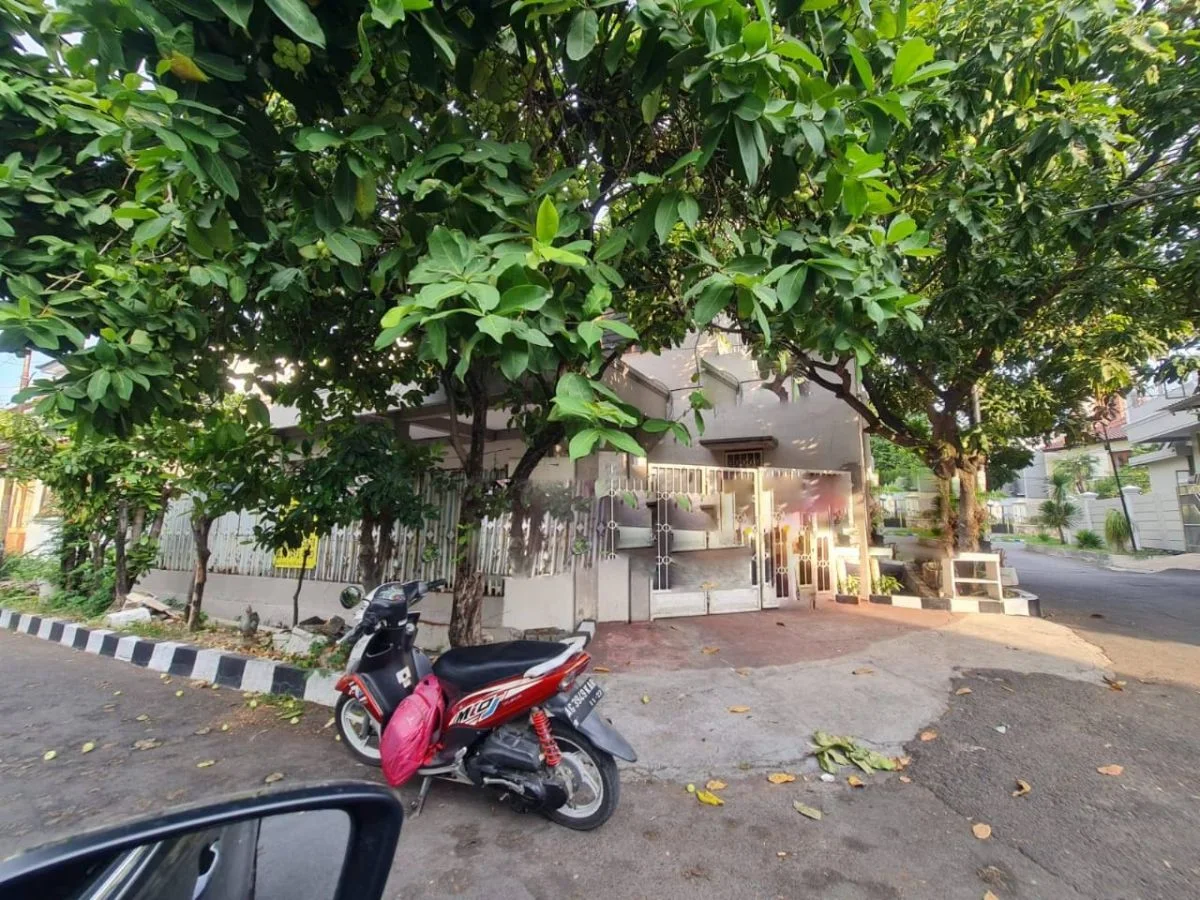 Dijual Rumah Nyaman Lokasi Strategis di Darmo Permai Timur Surabaya Barat