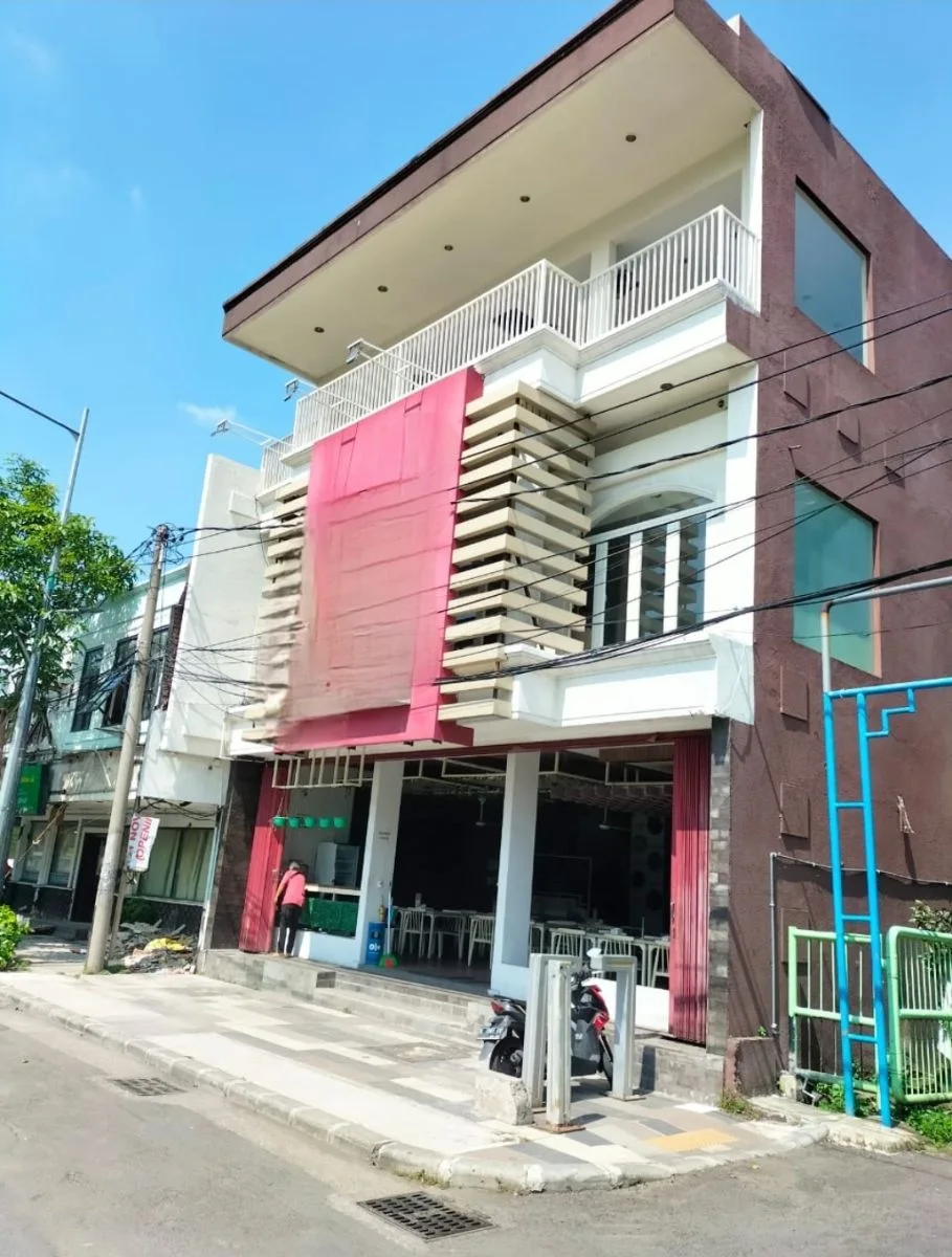 Dijual Rumah Usaha di Raya Dharmawangsa